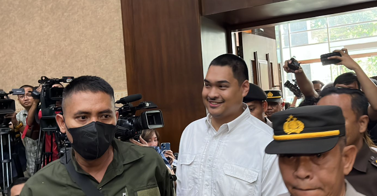 Jadi Saksi Kasus Korupsi BTS, Menpora Dito Umbar Senyum Foto : Ist