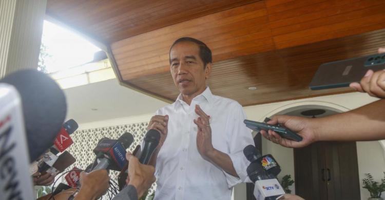 Jokowi Tanggapi Isu Gibran Jadi Cawapres Prabowo, Sempat Geleng Kepala Foto : Ist