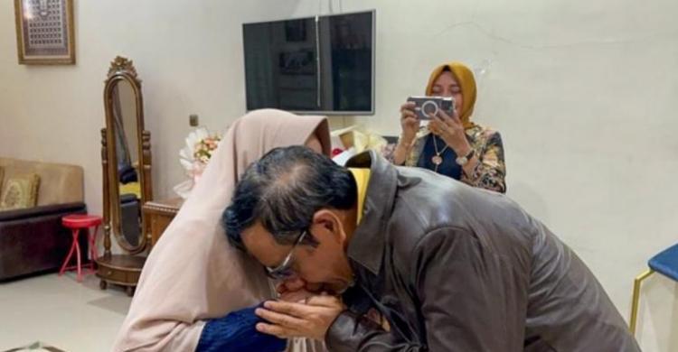 Mahfud: Restu Dan Doa Ibu Selalu Mengawali Dan Menyertai Langkah Saya Foto : Ist