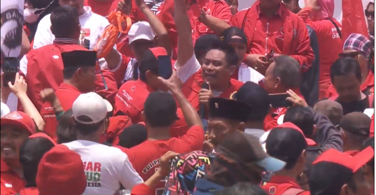 Massa Ganjar-Mahfud Siap Bergerak Ke KPU, Sekarang Menyemut Di Tugu Proklamasi Foto : Ist