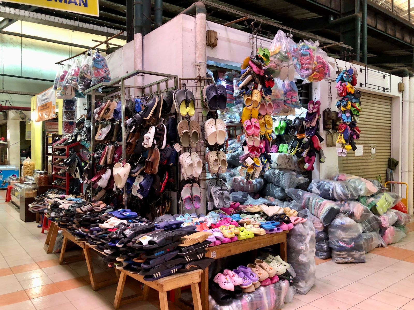 Pedagang Pasar Modern BSD Hadapi Tantangan Berat Berjuang di Era E-commerce Foto : Mg.2