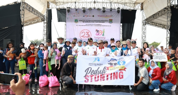 Percepatan Penanganan Stunting, Pj Gubernur Banten Al Muktabar Salurkan Bantuan Pangan Bergizi Foto : Humas Pemprov