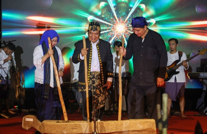 Pj Gubernur Banten Al Muktabar Hadiri Festival Surosowan Foto : Humas Pemprov