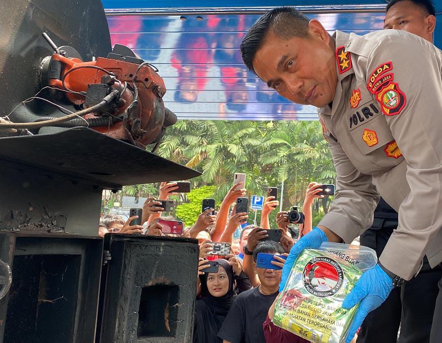 Polda Metro Musnahkan Ratusan Kilo Sabu dan Ganja Hasil Operasi 3 Bulan Kapolda Metto Jaya Irjen Karyoto. Foto : Ist