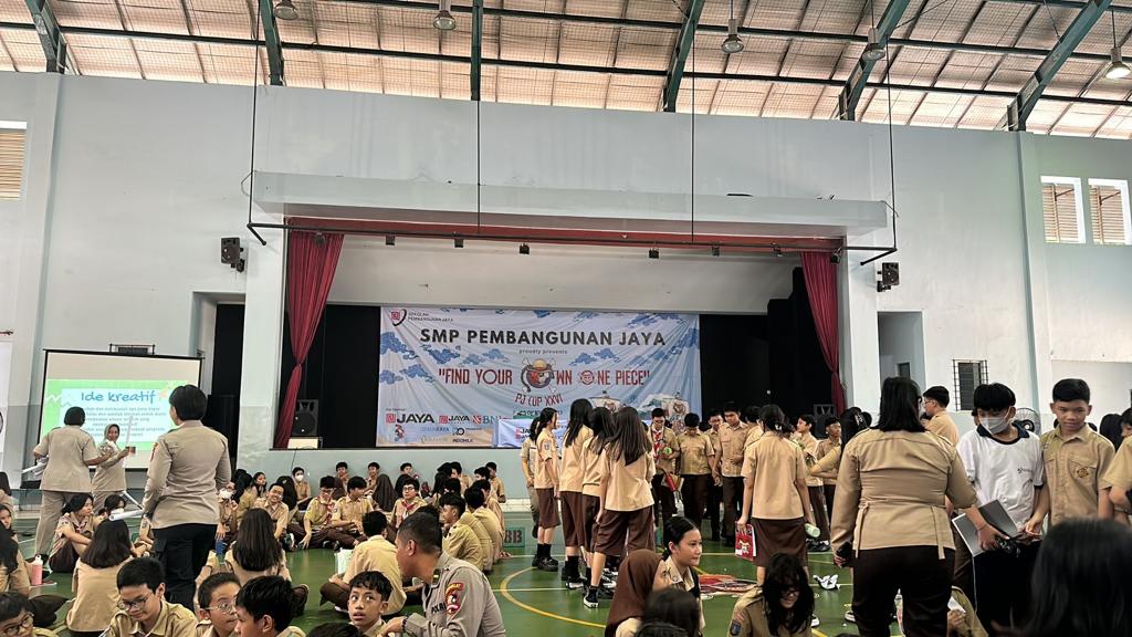 Polri Seminar Anti Bullying Di SMP Pembangunan Jaya Biro Psikologi Polri menggelar seminar anti bullying dan tawuran pelajar dengan tema 'Pencegahan Bullying dan Kekerasan Antar Pelajar' di SMP Pembangunan Jaya, Kecamatan Pondok Aren, Kamis (12/10).(dra)