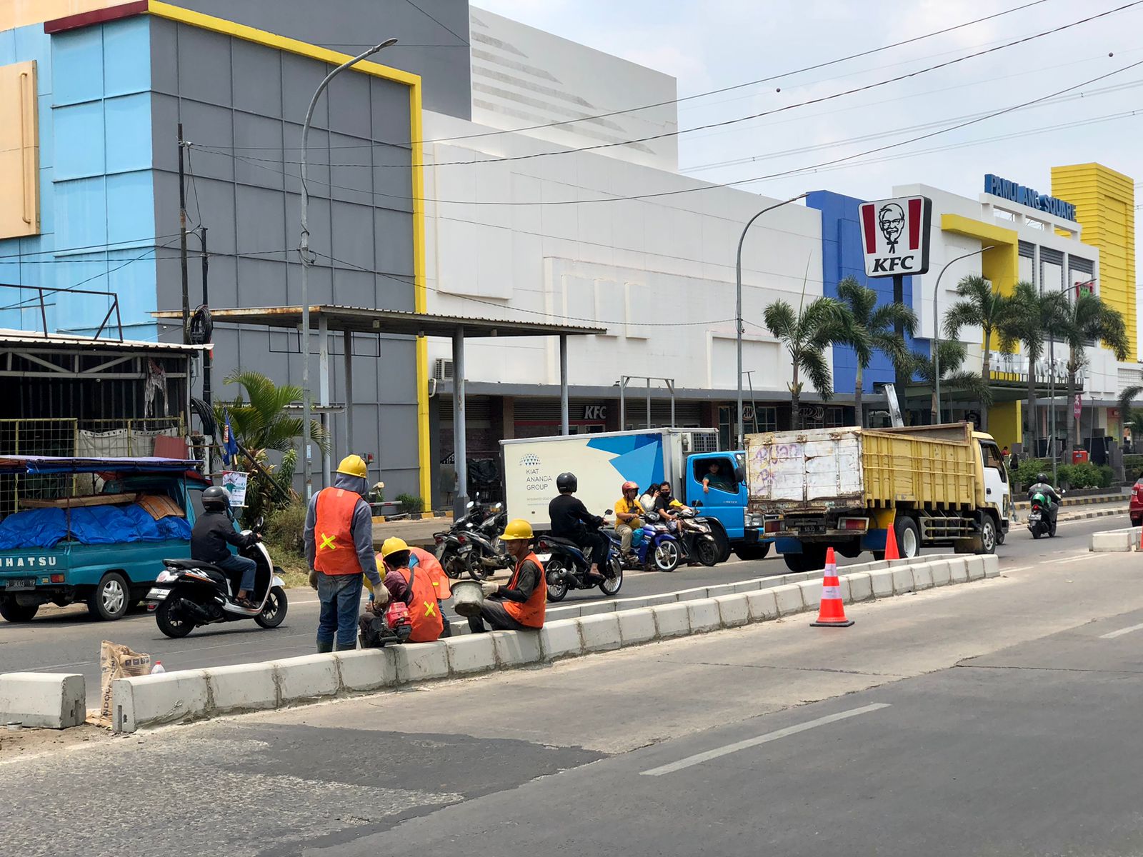 Proyek Separator Jalan Pamulang, Tingkatkan Keselamatan Pengendara Foto : Mg.2