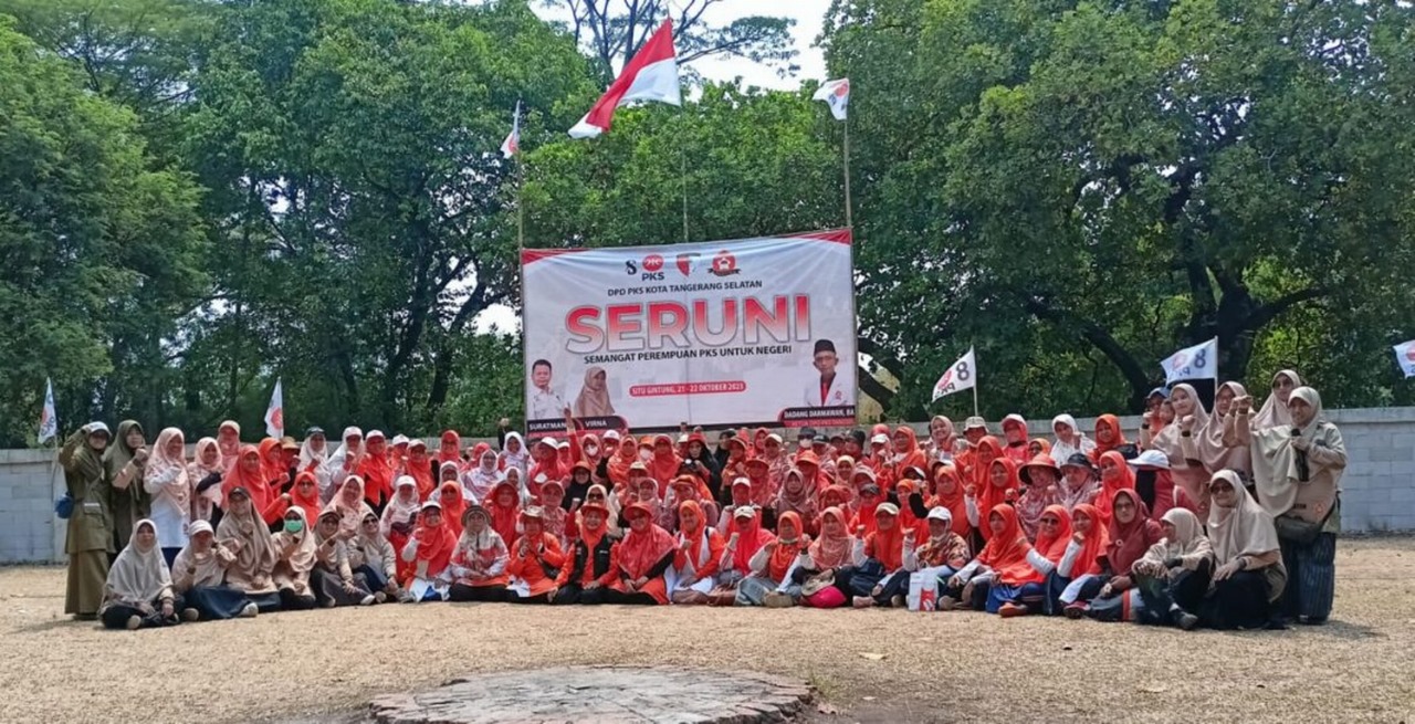 Seruni Panaskan Mesin Parpol Hadapi Pemilu Perempuan PKS Kota Tangsel menggelalr kegiatan Semangat Perempuan PKS untuk Negeri (Seruni) Kota Tangsel di Situ Gintung, Kecamatan Ciputat Timur.(dra)