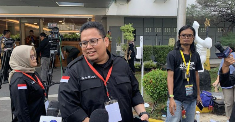 Silon Masih Tertutup Ketua Bawaslu Rahmat Bagja (tengah). Foto : Ist