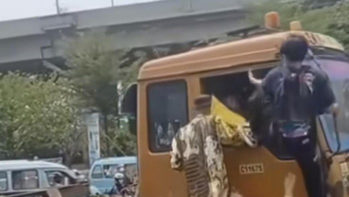 Viral! Sopir Truk di Jakut Dipukuli Rombongan Pengantar Jenazah Foto : Ist