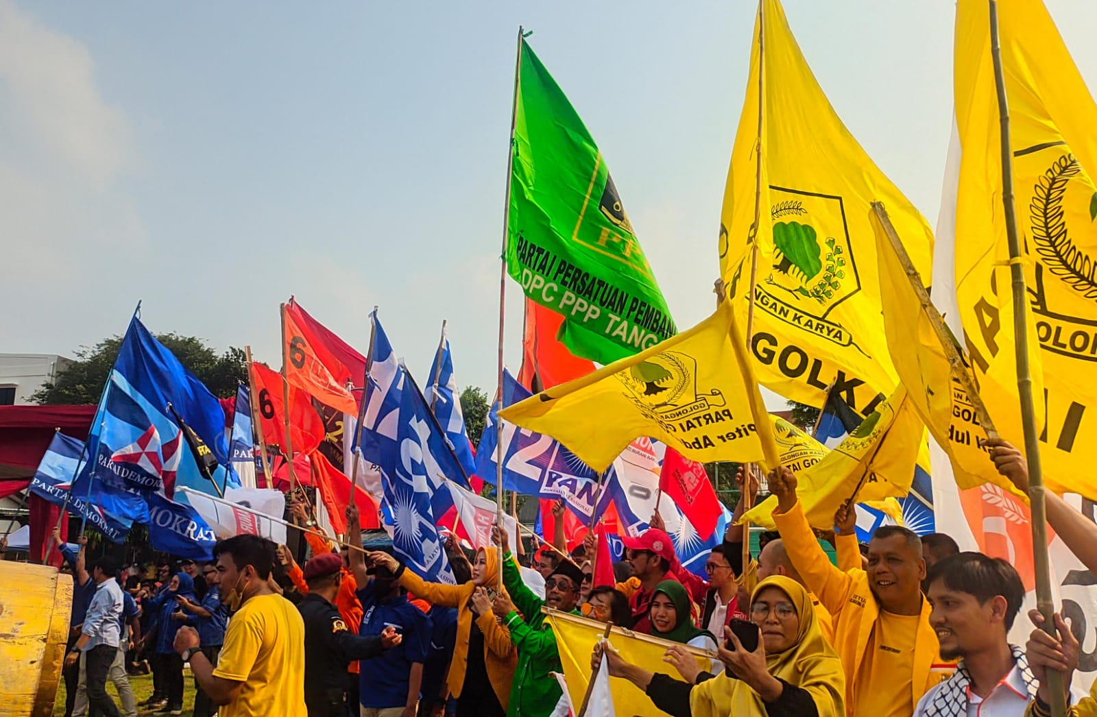 6 Hari Keliling 7 Kecamatan, Kirab Pemilu Sasar Pemilih Pemula KPU Kota Tangsel bersama dengan Pemerintah Kota Tangsel gelar kegiatan Kirab Pemilu.(Dra)