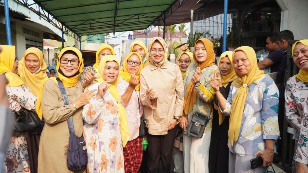 Airin Galakkan Semangat Gotong Royong di Masyarakat Airin hadiri peresmian balai warga di wilayah Ciputat Timur, Kota Tangerang Selatan. (Ist)