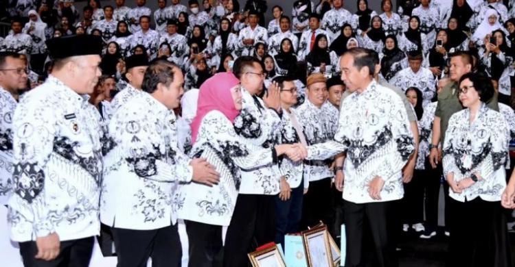 Banyak Guru Stres Berat, Jokowi Colek Nadiem Foto : Ist