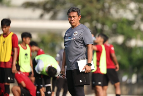 Bima Sakti Tetap Latih Skuad Garuda Muda Foto : Ist