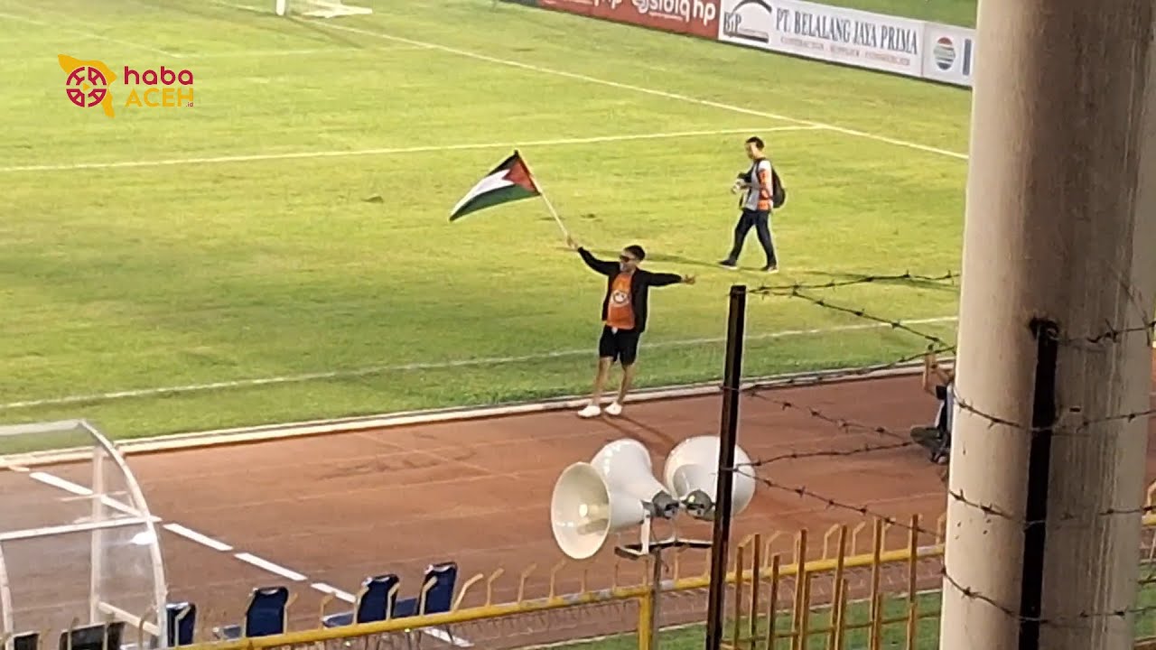 Boleh Kibarkan Bendera Palestina, Tapi Jangan Masuk Lapangan Foto : Ist