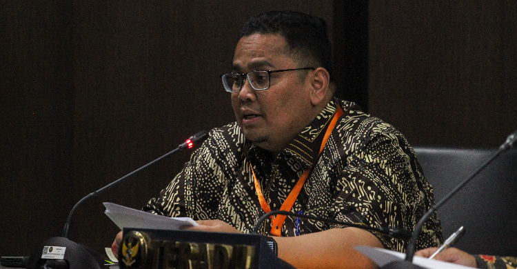 Dilaporin Dugaan Aparat Pasang Baliho Prabowo-Gibran Ketua Bawaslu Rahmat Bagja. Foto : Ist