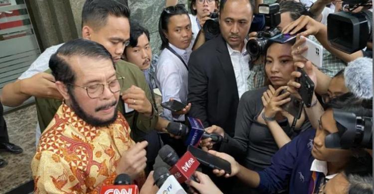Diperiksa Jimly Cs, Ketua MK Banyak Senyum Foto : Ist
