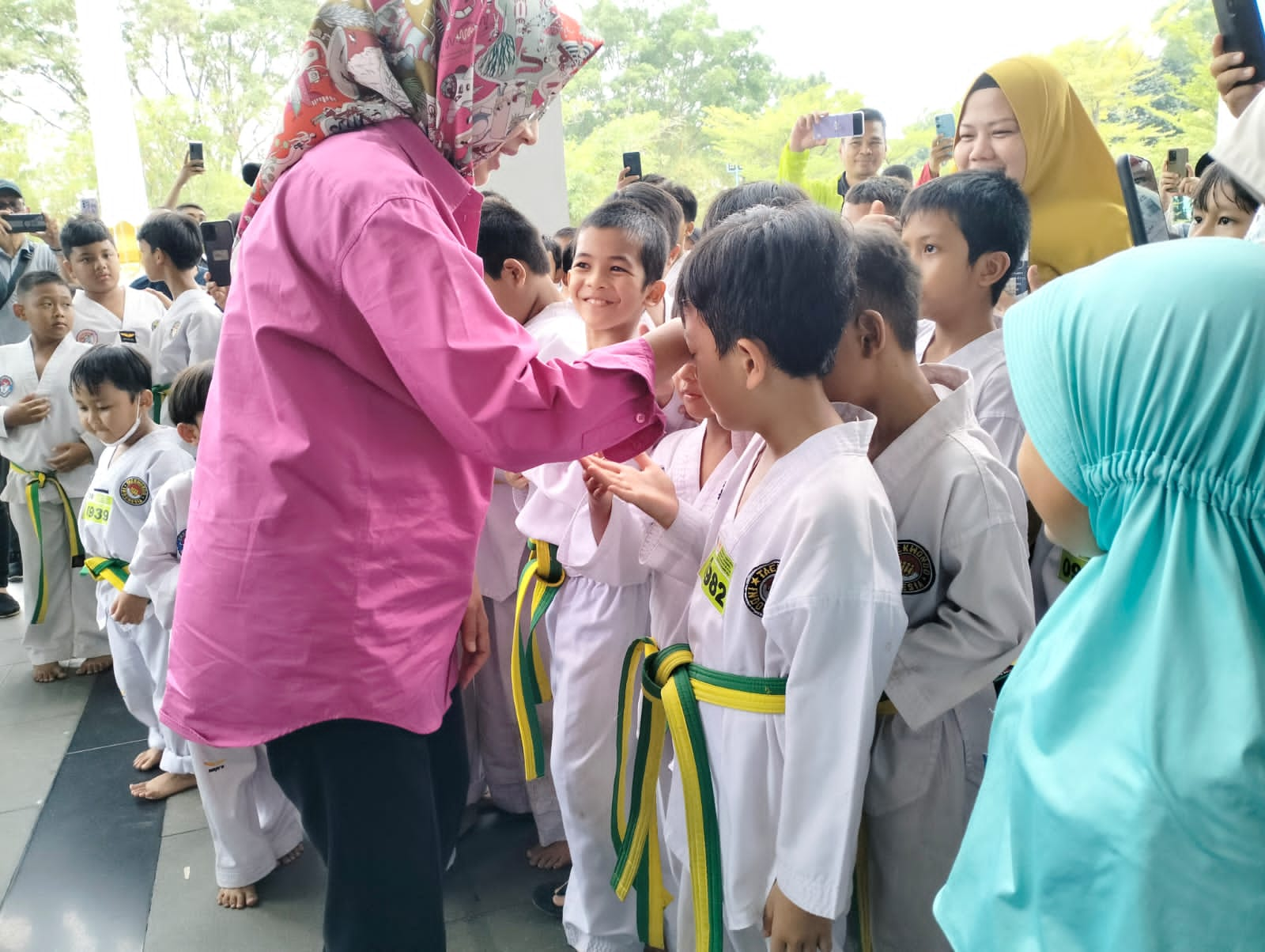 Ribuan atlet Taekwondo asal Kota Tangsel saat mengikuti ujian kenaikan tingkat gabungan, Minggu (12/11/2023). Foto : Ist