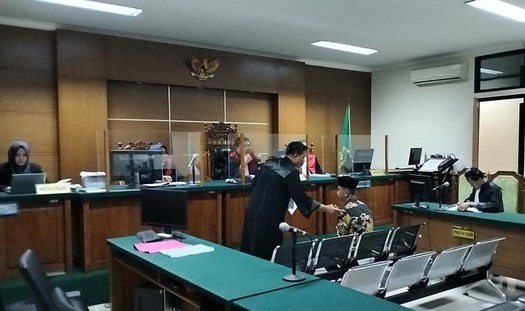 Dituntut 6 Tahun, Kades di Banten Janji Kembalikan Uang Korupsi untuk Hiburan Malam Foto : Ist