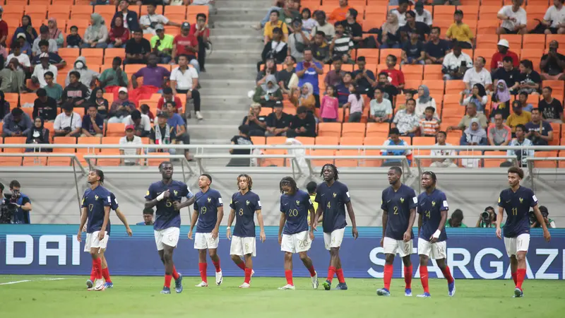 Duel AS - Prancis, Supporter Indonesia Dukung Tim Ayam Jantan Skuad Timnas U-17 Prancis. Fifa : Ist