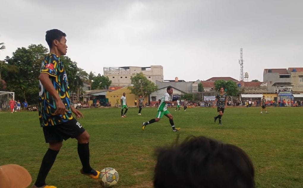 Bek Portuda, Bobbi Key mencoba membangun serangan.(Foto: Red/tangselpos.id).