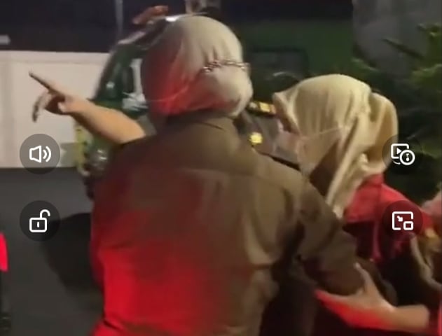 Kejari Lebak Tahan Oknum Kades dan Suami, Diduga Peras Pengusaha Tambak Udang Foto : Ist
