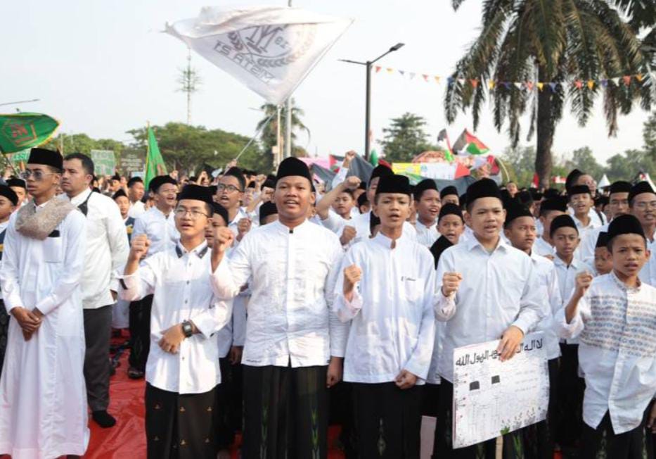 Kirab Santri Kota Tangerang, Puluhan Ribu Peserta Antusias Mengikuti Rangkaian Acara Foto : Ist