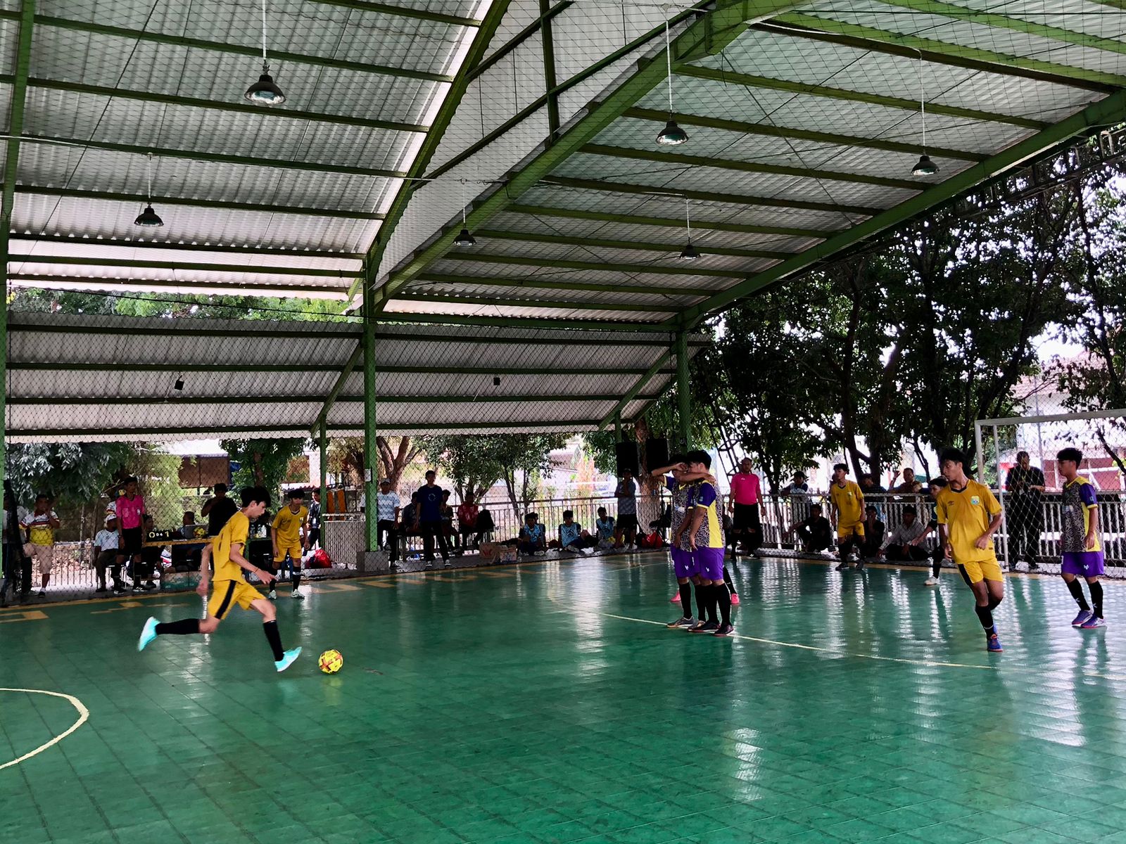 Kompetisi Sengit, Empat Kecamatan Bersaing di Cabor Futsal Porkot Tangsel Foto : Mg.2 (Jay)