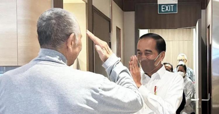 Kondisi Makin Oke, Sudah Boleh Pegang HP Foto : Setpres