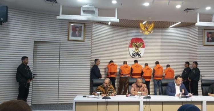KPK Tetapkan Pj Bupati Sorong Tersangka Suap, Langsung Ditahan Foto : Ist
