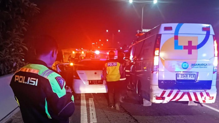 Kronologi Mobil Tabrak Truk di Tol Bintaro, Korban Terjepit Foto : Ist