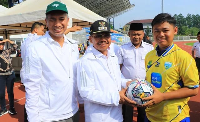Lepas Tim Soeratin, Wakil Wali Kota Tangerang Berikan Semangat kepada Para Pemain Foto : Ist
