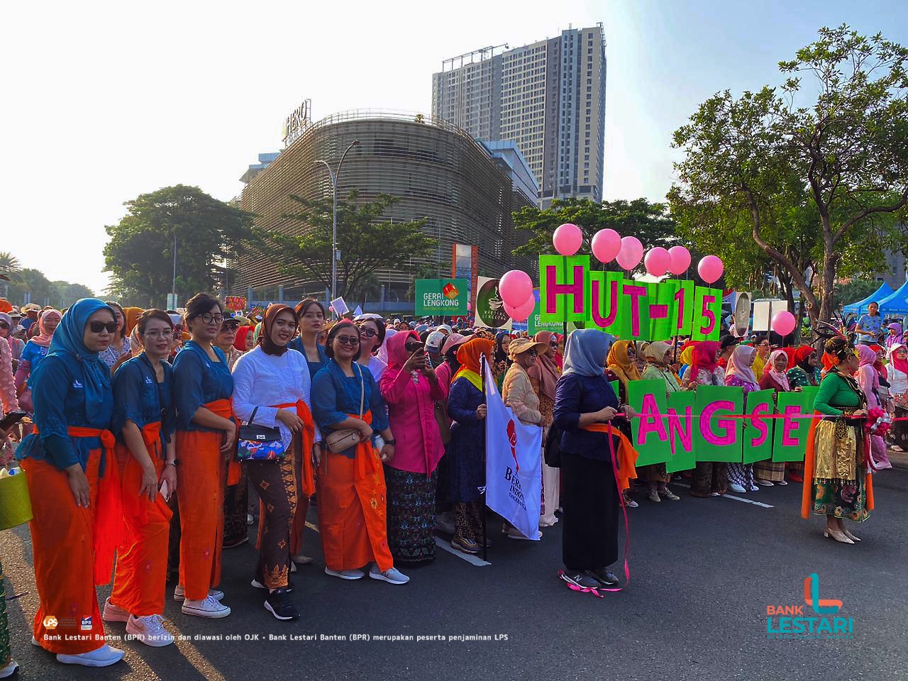 Lestarikan Pakaian Adat Daerah, Bank Lestari Banten Ikut Berpartisipasi dalam Parade Kebaya Foto : Ist