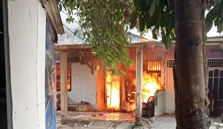 Listrik Pompa Air Bermasalah, Rumah di Jombang Ciputat Hangus Dilahap Api Foto : Ist