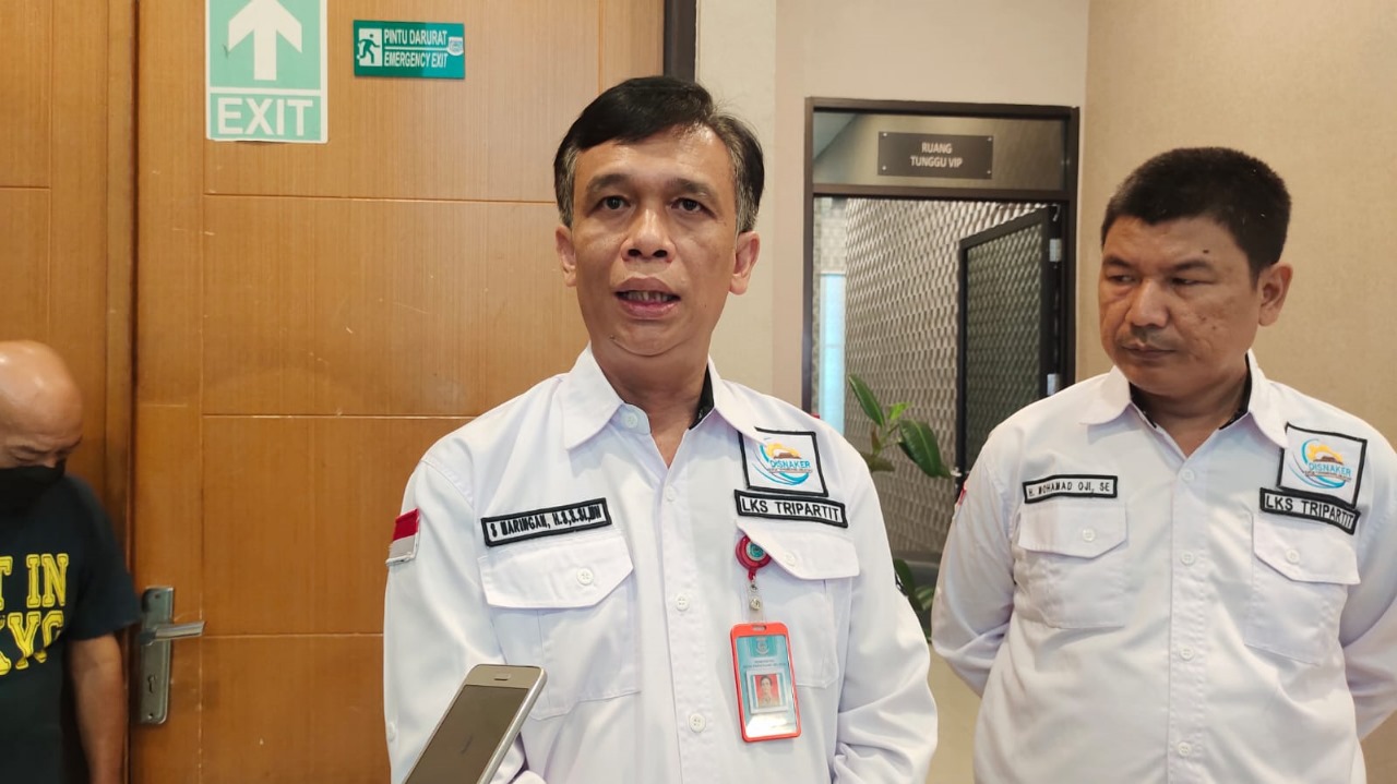 Naik 2,6%, UMK Tangsel Menjadi Rp 4.670.791 Kepala Dinas Tenaga Kerja (Disnaker) Kota Tangsel, Sabam Maringan, menyebutkan Pj Gubernur Banten meneapkan UMK Kota Tangsel 2024, dengan kenaikan 2,6 persen dari UMK Kota Tangsel 2023.(Dra)