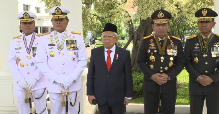 Pastikan Netral Di Pemilu, Panglima TNI Dan Kapolri Tak Mau Rusak Demokrasi Wapres Ma'ruf Amin bersama Panglima TNI, Kapolri, KASAD serta KSAL. Foto : Ist