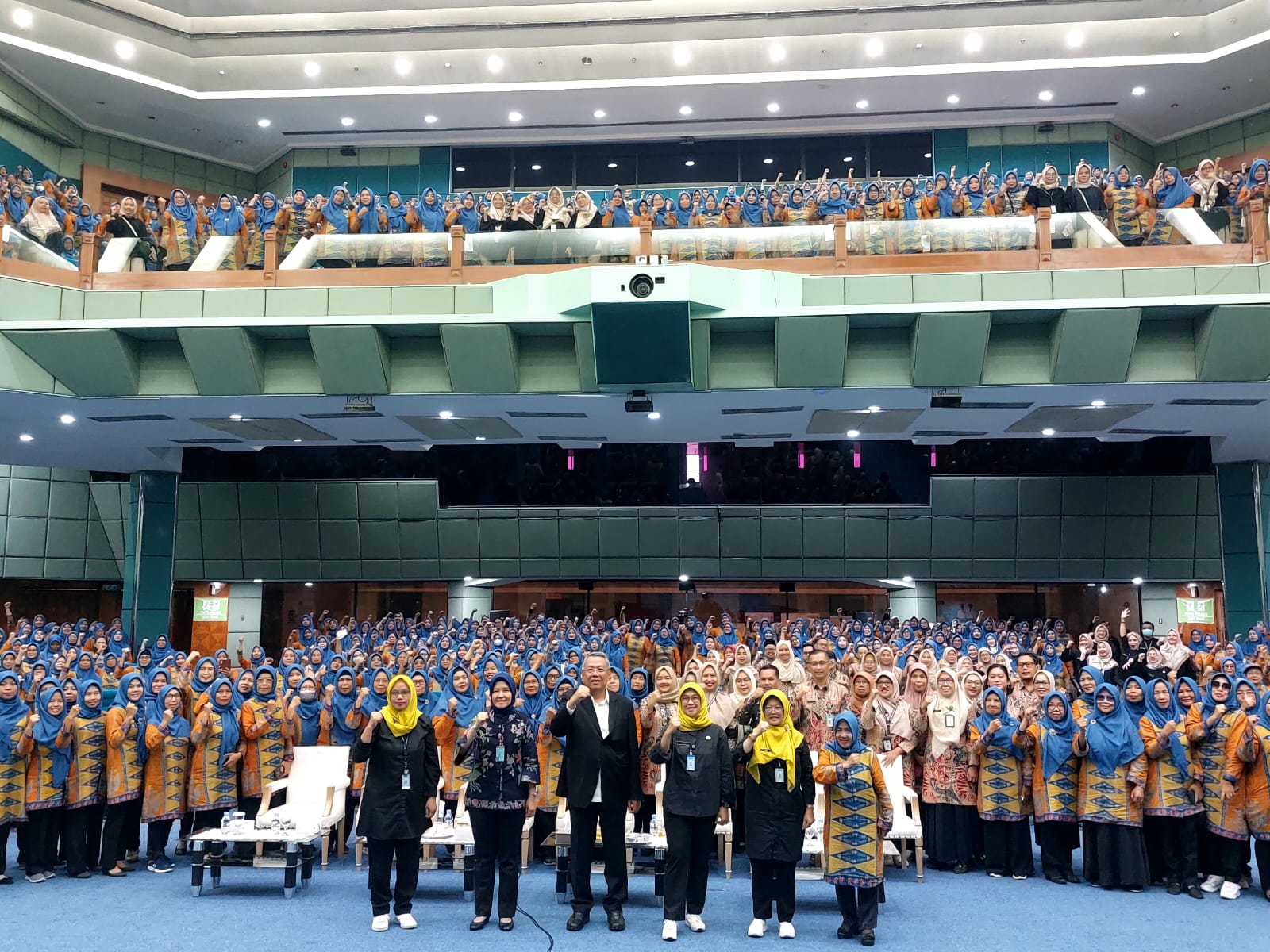 Ribuan kader Posyandu mengikuti workshop kesehatan di Kawasan Puspiptek, Kamis (30/11/2023). (Dok. Dinkes Tangsel)