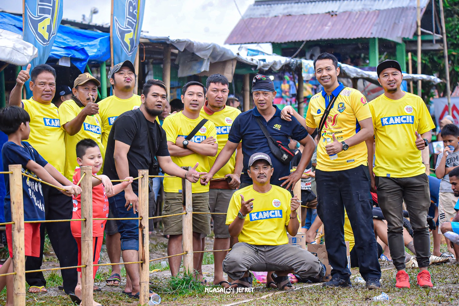 Pinggiran FC Tak Ingin Terpinggirkan, RBC Kembangan Tantang Aseng di 16 Besar Komunitas pencinta tarkam yang memprakarsai Pinggiran FC foto bersama di salah satu ajang tarkam.(Ist)