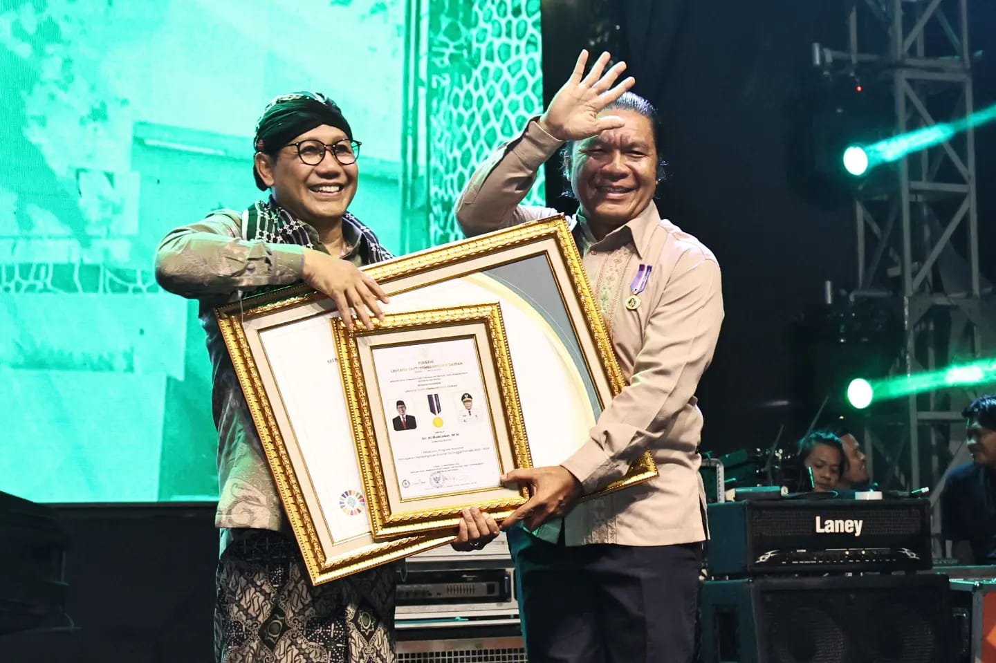 Pj Gubernur Banten Al Muktabar Raih Lencana Bhakti Pembangunan Daerah Kemendes PDTT Foto : Ist