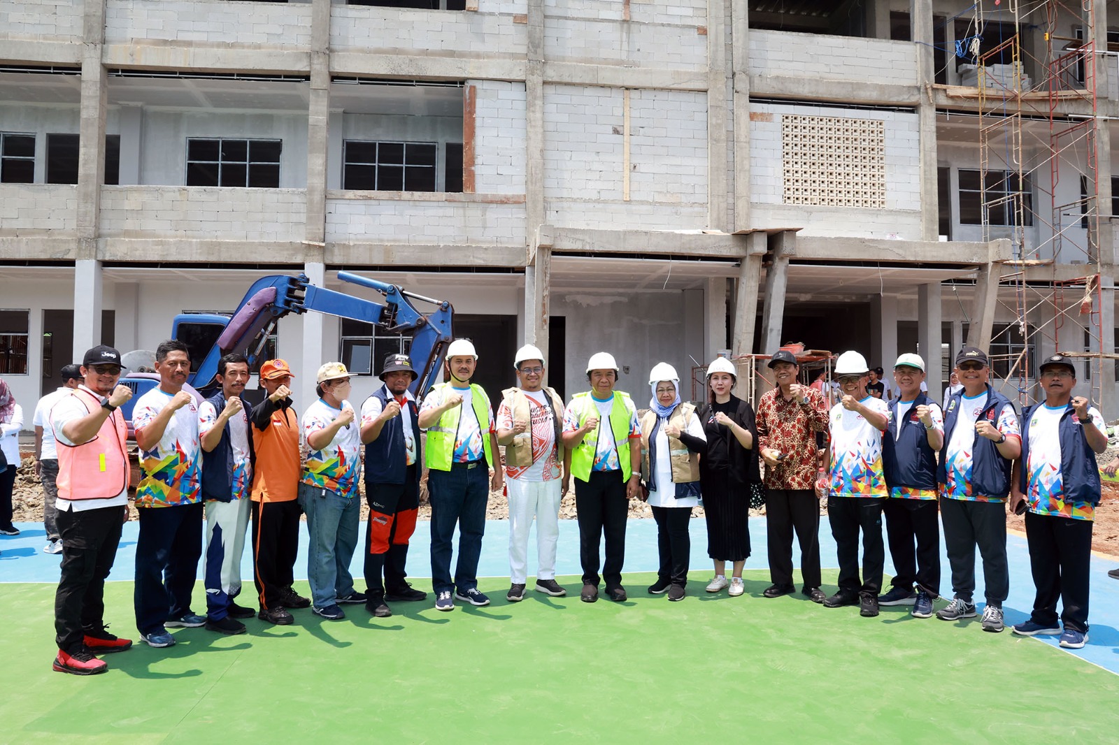 Pj Gubernur Banten Al Muktabar Tinjau Pembangunan 2 SMK di Kota Tangsel Foto : Humas Pemprov