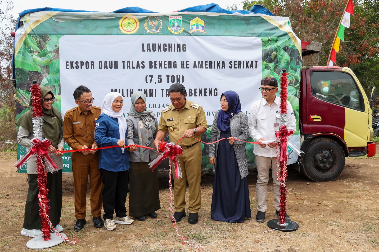 Pj Gubernur Banten Berangkatkan Ekspor Daun Talas Beneng ke Amerika Serikat Foto : Humas Pemprov