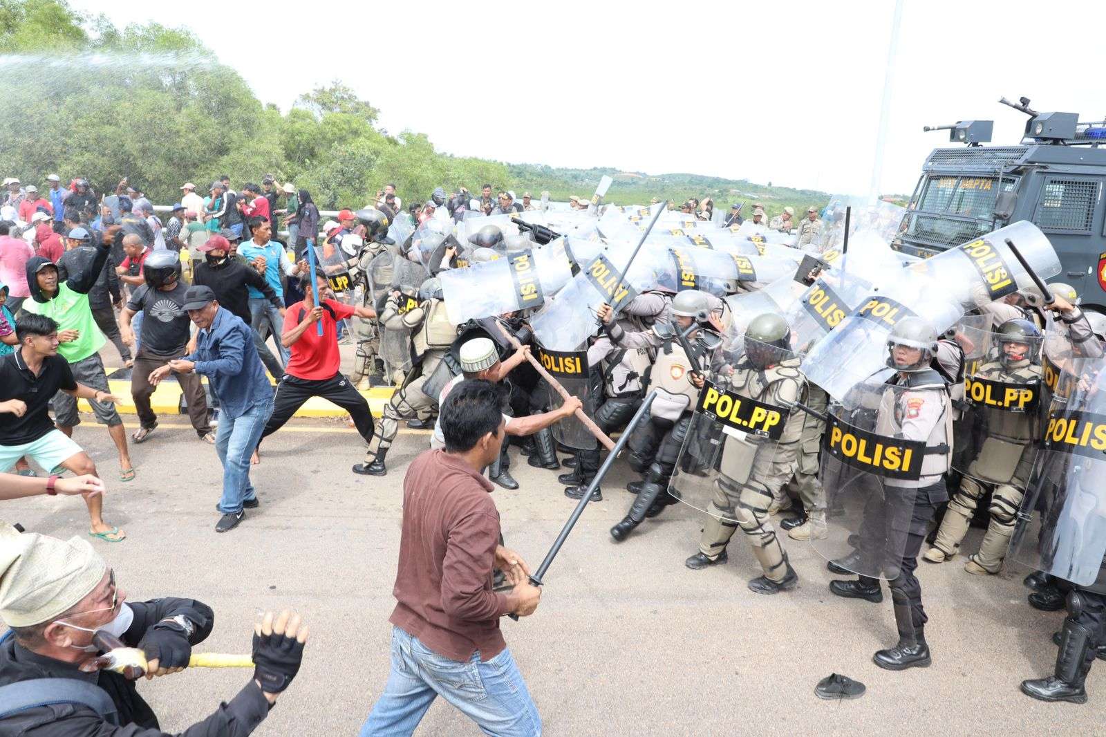 Prabowo Ungkap Intel Asing Recokin Rempang Aksi demo warga Pylau Rempang, Batam. Foto : Ist