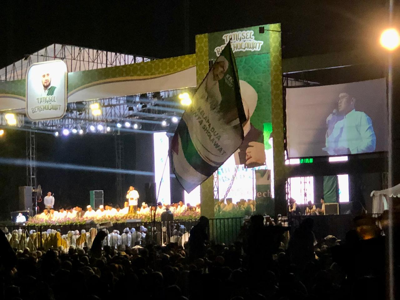 Ribuan Jemaah Sambut HUT ke-15 dengan Tangsel Bersholawat Foto : Mg.2 (Jay)