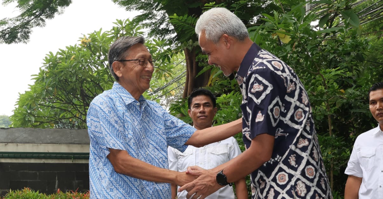 Sowan Ke Rumah Boediono, Ganjar Bahas Ekonomi-Kepemimpinan Foto : Ist
