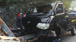 Tabrak Tiang Lampu Jalan di pondok Cabe Ilir, Pengemudi Mobil Meninggal Foto : Ist