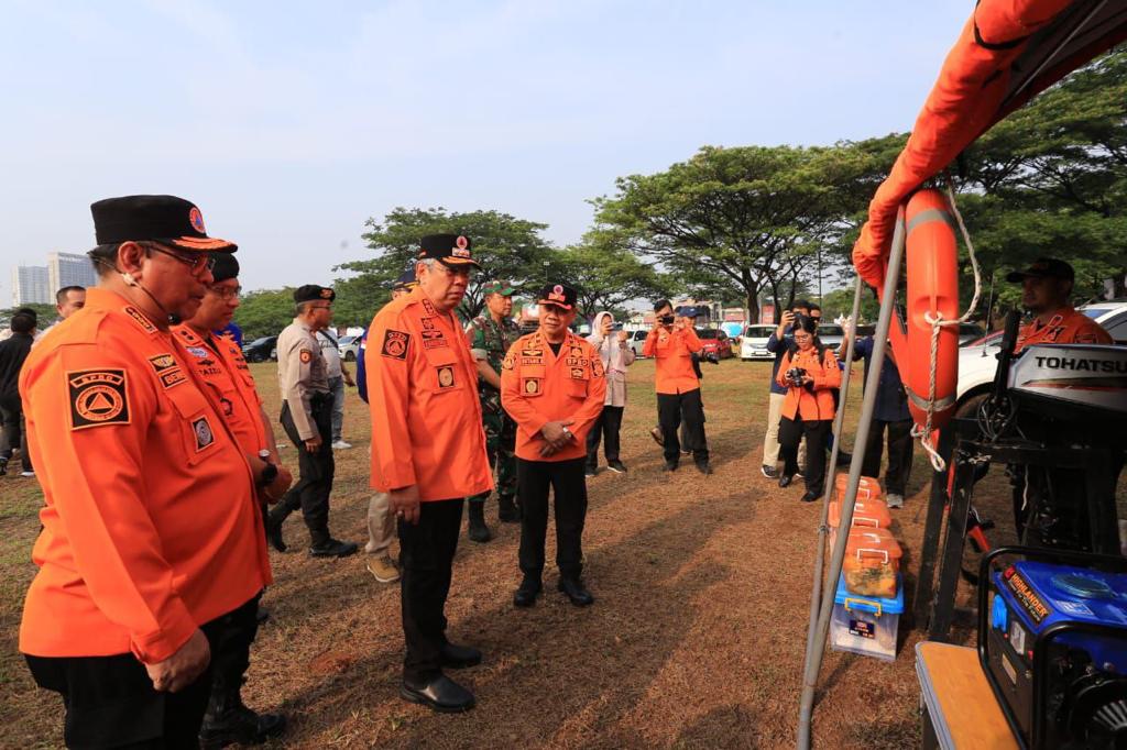 Walikota Tangsel Benyamin Davnie tengah menyiapkan pasukan BPBD Kota Tangsel, untuk persiapan menghadapi musim hujan.(dra)