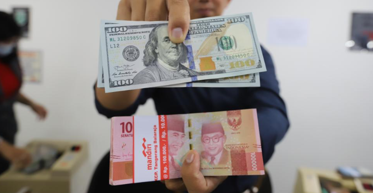Awal Pekan, Rupiah Dibuka Melemah Rp 15.605 Per Dolar AS Foto : Ist