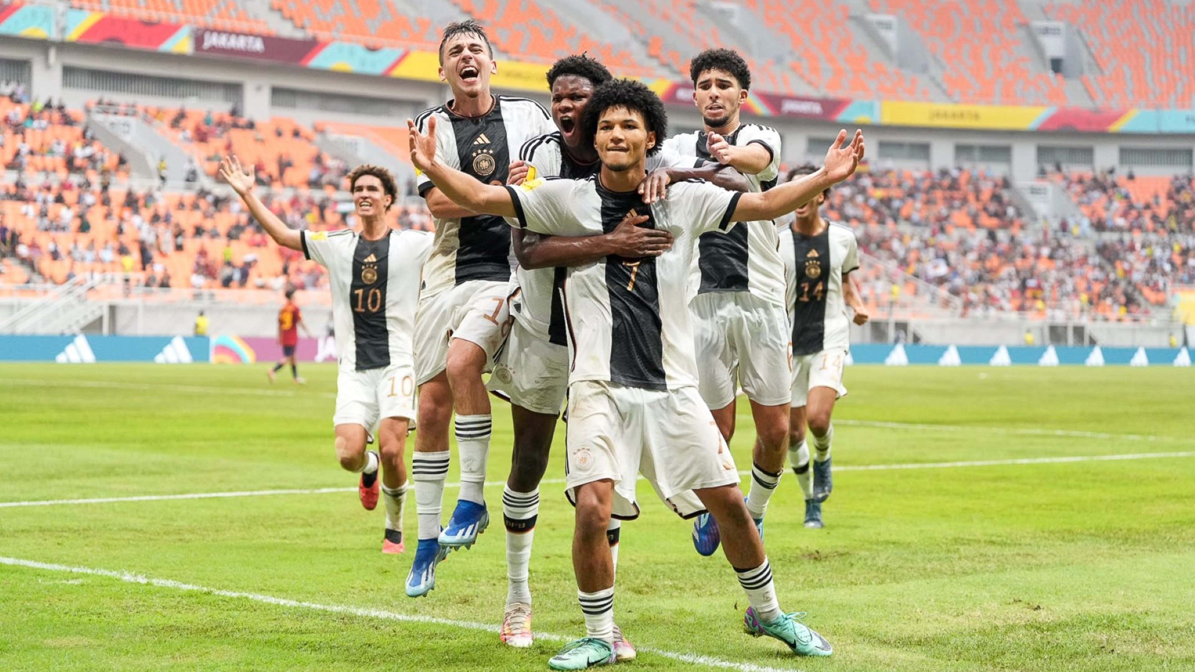 Babak Pertama Jerman Menang Prancis 1-0 Selebrasi skuad Jerman. Foto : Ist