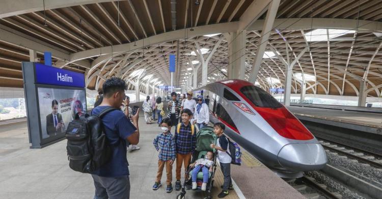 Baru Dua Bulan Beroperasi, Penumpang Whoosh Tembus 1 Juta Foto : Ist