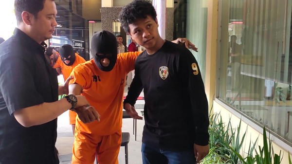 Cinta Tak Direstui, SN Nekat Bunuh Ibunya Sendiri di Jember Foto : Ist