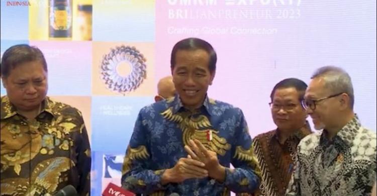 Dibilang Kunker Ke Daerah Ngikutin Ganjar, Jokowi Ketawa, Para Menteri Nyengir Foto : Setpres